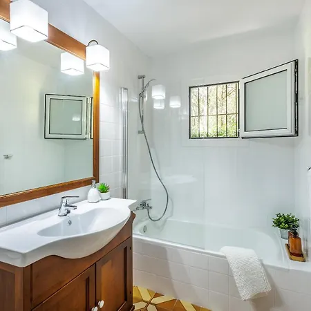 Creus فيلة بويينسا